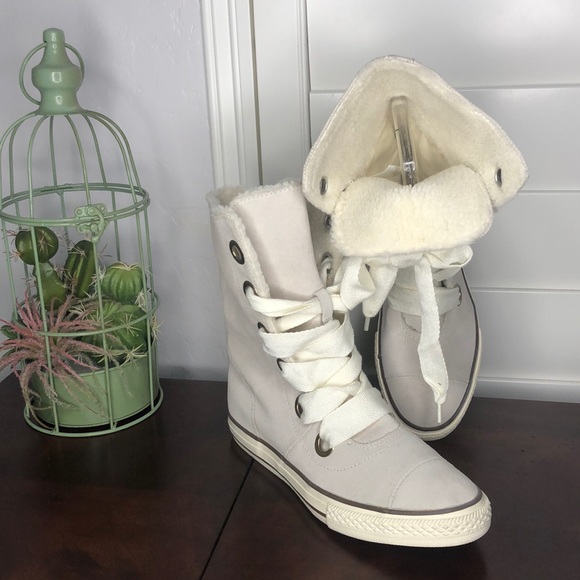 Converse Shoes - Converse Chuck Taylor Beverly Sherpa Lines Size 9